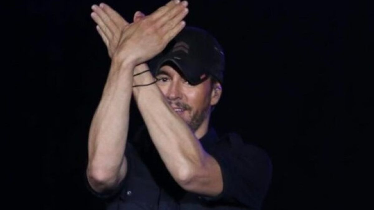 Enrique Iglesias live — Skanderbeg Square, Tirana 2023